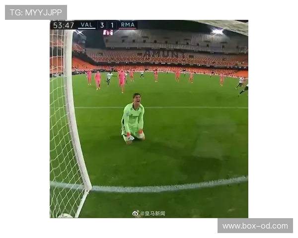 库尔图瓦：禁区统治与高球处理构筑防守安全堡垒