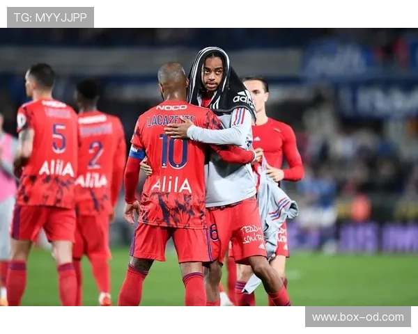 巴尔科拉与登贝莱的边锋对比：终结效率与战术角色差异在哪？