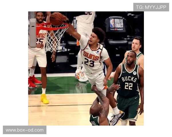 乔·约翰逊无球跑动提升三分效率显著拉开对手防线