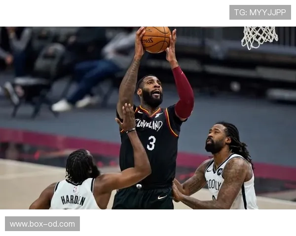 奥拉朱旺低位单打效率提升，改变对手内线防守策略