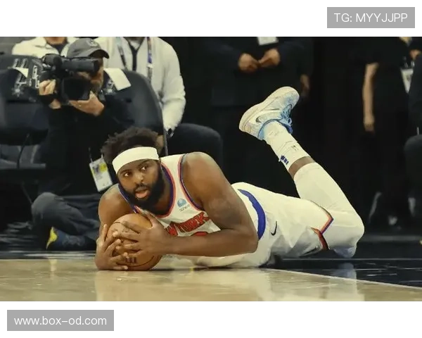 米切尔·罗宾逊篮下防守强势对比联盟内线影响力显著提升