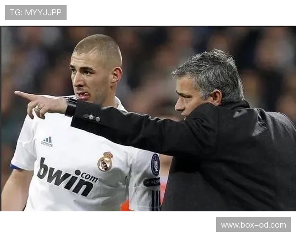 卡瓦尼与本泽马在禁区前沿的射门分布形成差异化结构